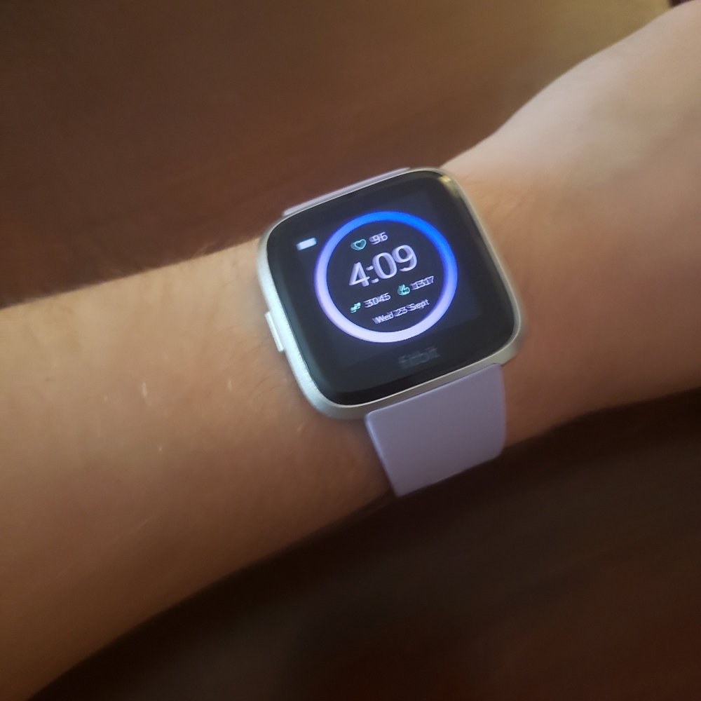 Fitbit versa lite - Picture 1 of 2